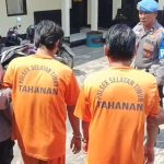 SS dan SB digelandang ke Mapolsek Seltim setelah mencuri uang dan perhiasan milik korban kebakaran (Foto : Darfan)
