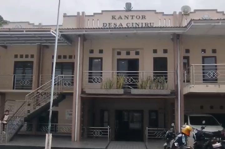 Kebakaran TPSA Ciniru, Pihak Desa Lakukan Sosialisasi kepada Warga (Foto : Darfan)