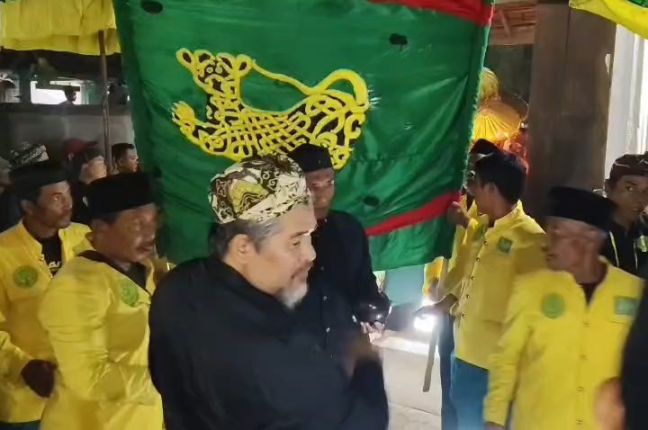 Tradisi Maulid Nabi, Keraton Cirebon Arak Puluhan Benda Pusaka Berusia Ratusan Tahun (Foto : Darfan)