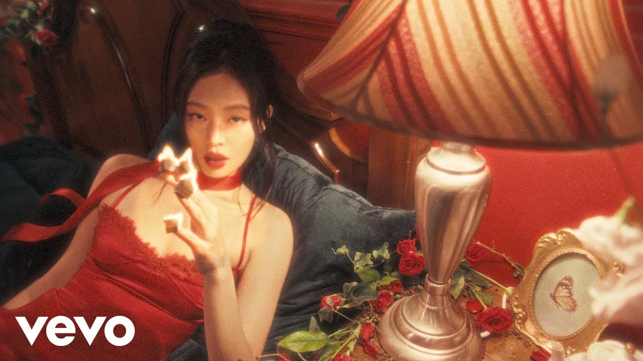 Jennie BLACKPINK Rilis ‘Fallen Angel’, Video Musik Single Utama Tampilkan Nuansa Dreamy (Sumber Foto : Youtube/Jennie)
