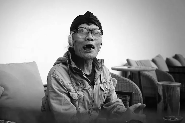 Diding Boneng didapuk memerankan karakter Mbah Buyut di film KKN di Desa Penari. Dia tertantang membintangi film horor ini lantaran harus gunakan bahasa Jawa. (Sumber Foto : YouTube MD Pictures)