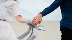 Ilustrasi hubungan cinta. Sumber foto: unsplash.com/Pablo Heimplatz.