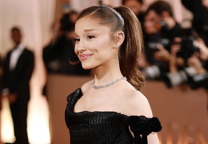 Ariana Grande di Golden Globes 2026.(Getty Images via Vogue.)