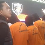 Petugas kepolisian dari Satreskrim Polres Majalengka, Jawa Barat, mengamankan tiga pelaku spesialis pencurian toko bangunan lintas provinsi (Foto : Darfan)