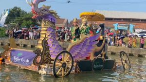 Komunitas Pecinta Kebersihan dan Pelestarian Sungai, Hujan Keruh, di Majalengka, Jawa Barat, menggelar Festival Pecunan (Foto : Darfan)