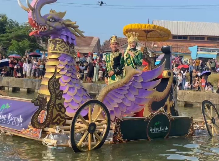Komunitas Pecinta Kebersihan dan Pelestarian Sungai, Hujan Keruh, di Majalengka, Jawa Barat, menggelar Festival Pecunan (Foto : Darfan)