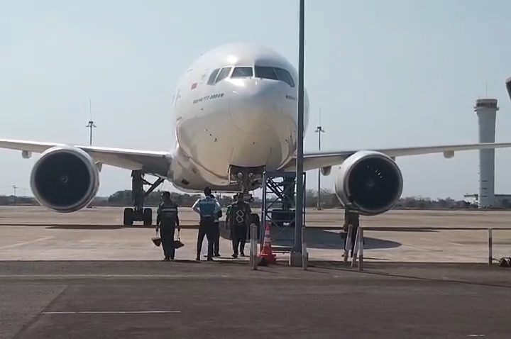 2 Pesawat Garuda Dialihkan ke Bandara Kertajati Imbas Abu Vulkanik di Soetta (Foto : Darfan)