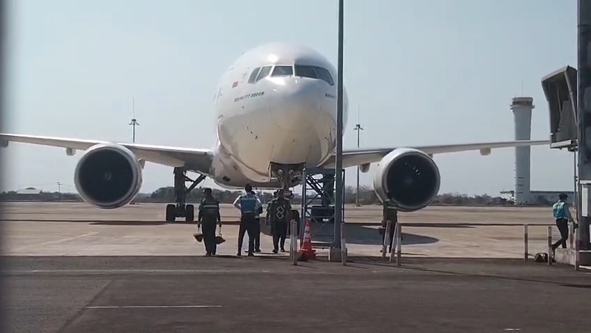 2 Pesawat Garuda Dialihkan ke Bandara Kertajati Imbas Abu Vulkanik di Soetta (Foto : Darfan)
