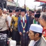 Joko Widodo menghadiri acara khitanan anak tokoh Cirebon, Ustad Ujang Bustomi, di Kecamatan Mundu, Kabupaten Cirebon (Foto : Darfan)
