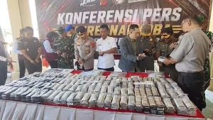 Polisi Sita Puluhan Ribu Obat Keras, Ekstasi hingga Sabu, Musnahkan Knalpot Brong dan Miras (Foto : Darfan)