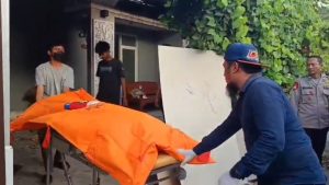 Warga Perumahan Grens Imperium Desa Weru Kidul Dihebohkan Penemuan Mayat Laki-Laki Membusuk di Dalam Rumah (Foto : Darfan)