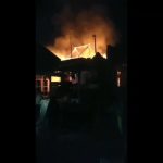 Kebakaran hebat terjadi di sebuah rumah yang berada di area padat penduduk di Desa Bandengan, Kecamatan Mundu (Foto : Darfan)