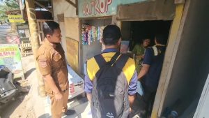 Pemilik Bangunan Liar di Desa Kanci Diberikan Surat Teguran, Warga Setuju Bangunan Dibongkar karena Kumuh dan Picu Banjir (Foto : Darfan)