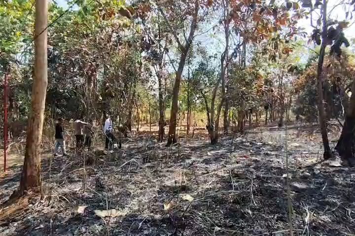 Seorang lansia ditemukan hangus terbakar di lahannya di Kabupaten Cirebon (Foto : Darfan)