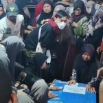 Kedatangan Jenazah Korban Kapal Virgo Transport 8 Diwarnai Isak Tangis (Foto : Darfan)