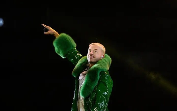 Rapper, penyanyi, penari, dan DJ asal AS, Benjamin Haggerty, yang dikenal sebagai Macklemore, tampil di Festival Rap Goldencoast di Corcelles-les-Monts, dekat Dijon, Prancis tengah-timur, pada 30 Agustus 2026. (AFP)
