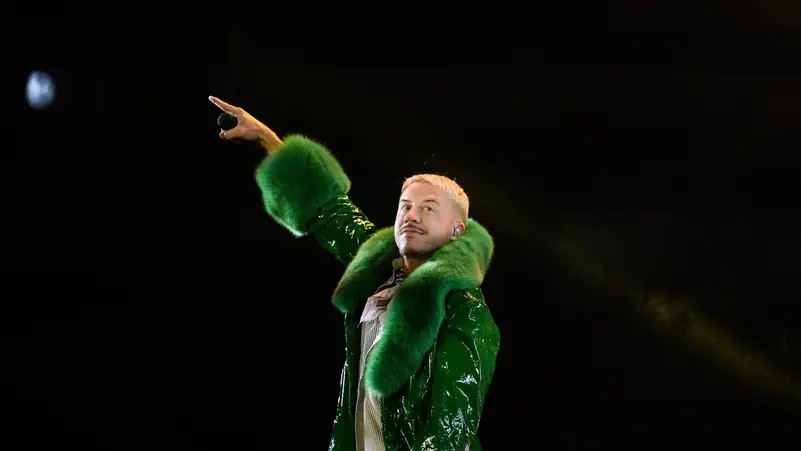Rapper, penyanyi, penari, dan DJ asal AS, Benjamin Haggerty, yang dikenal sebagai Macklemore, tampil di Festival Rap Goldencoast di Corcelles-les-Monts, dekat Dijon, Prancis tengah-timur, pada 30 Agustus 2026. (AFP)