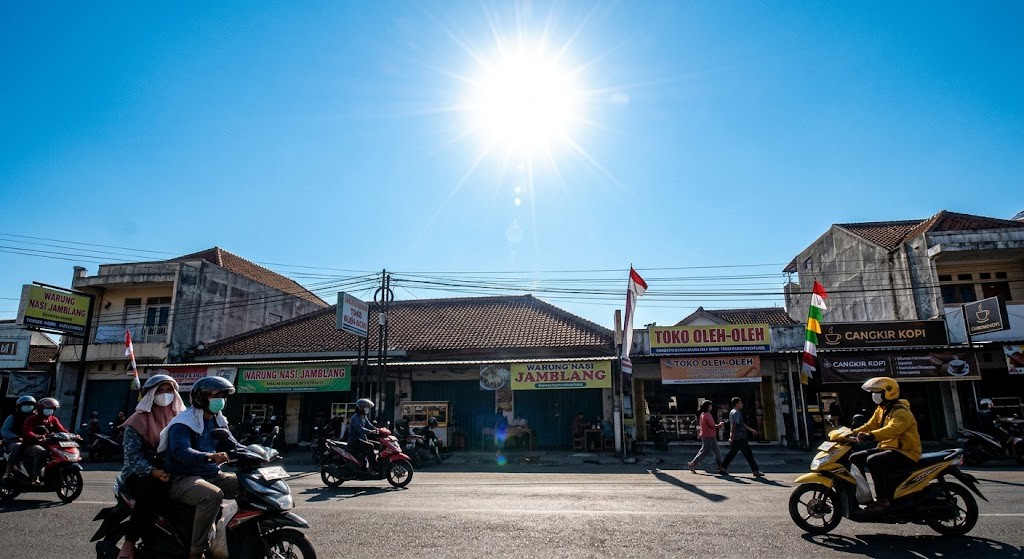 Cuaca Panas Cirebon Bukan Sekadar Terik! Ungkap 7 Fakta Menarik di Balik Suhu yang Menyengat