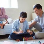 7 Tips Parenting untuk Orang Tua dalam Mendidik Anak di Era Digital