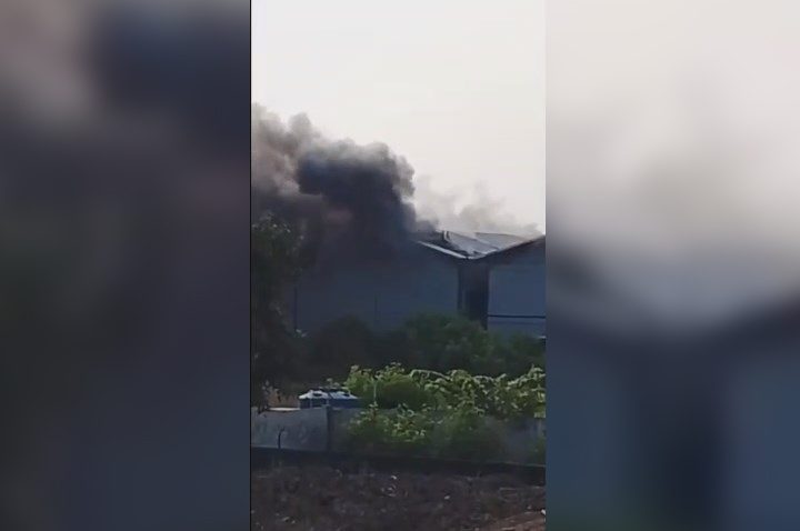 Kebakaran Hebat Melanda Gudang Penyimpanan Bahan Kimia di Cirebon (Tangkapan Layar)
