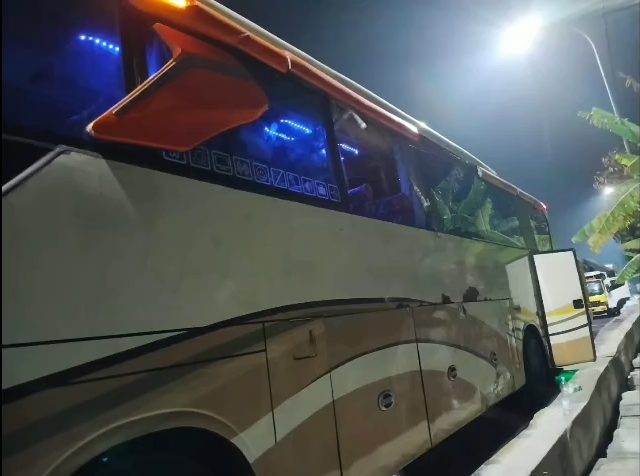 Viral Bus The Jack Dilempari, Dua Suporter Terluka, Polisi Buru Pelaku (Tangkapan Layar)