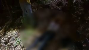 Sesosok mayat laki-laki dengan kondisi mengenaskan ditemukan di kawasan Taman Nasional Gunung Ciremai, Desa Padabeunghar, Kecamatan Pasawahan, Kabupaten Kuningan (Foto : Darfan)