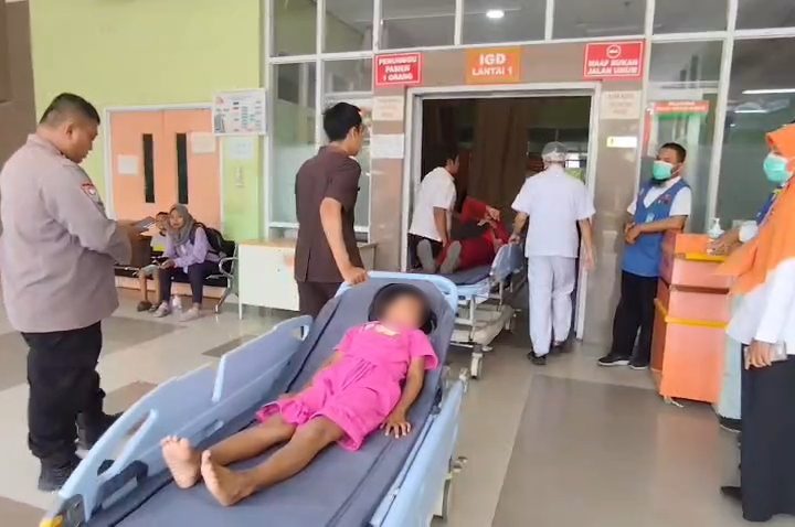 Siswa Diduga Keracunan MBG Masih Berdatangan, Belasan Pasien Masih Dirawat (Foto : Darfan)