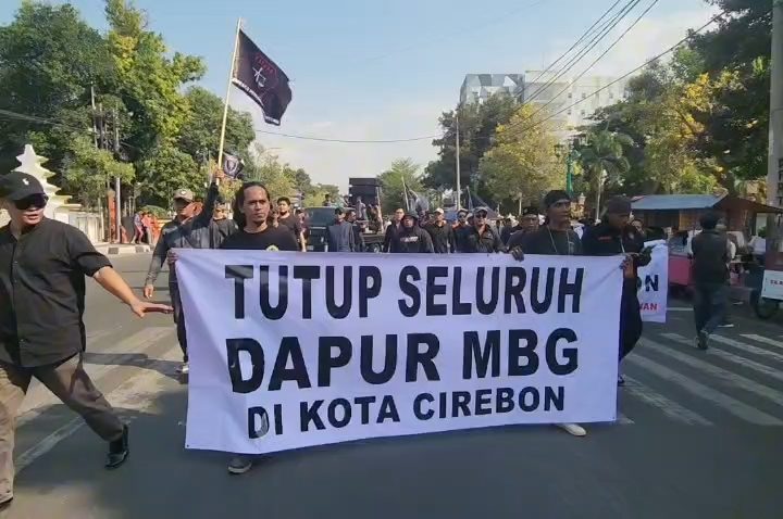 Wali Kota dan Ketua DPRD Absen, Demo Tolak MBG Memanas, Massa Duduki Kantor DPRD, Desak MBG di Kota Cirebon Diberhentikan