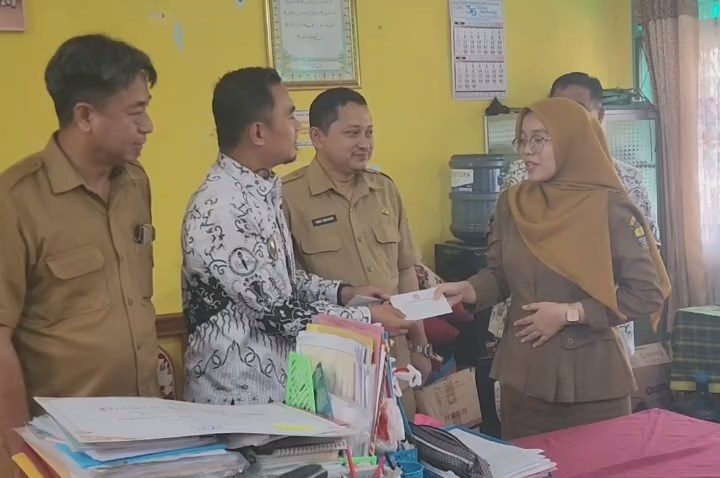 35 Guru Jadi Korban Keracunan MBG di Cirebon, PGRI Beri Santunan