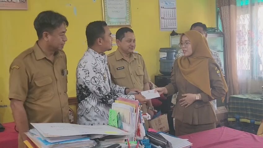 35 Guru Jadi Korban Keracunan MBG di Cirebon, PGRI Beri Santunan