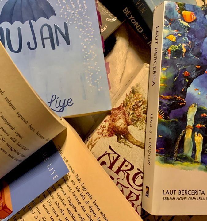 MEMBACA NOVEL: MENIKMATI WAKTU LUANG LEWAT CERITA