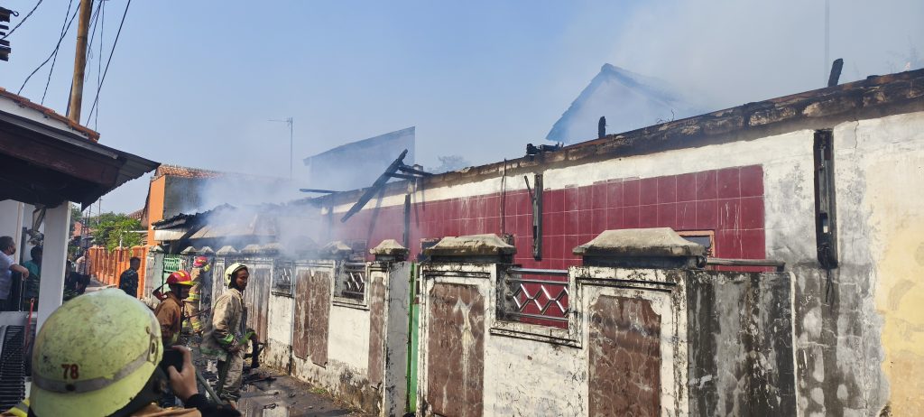 KEBAKARAN MELANDA MESS KOSONG MILIK CSB DI CIREBON