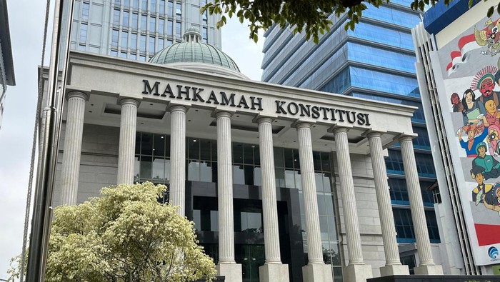 MK KABULKAN GUGATAN, PRAJURIT TNI YANG MELAKUKAN TINDAK PIDANA UMUM SEHARUSNYA DIADILI DI PERADILAN UMUM