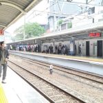 KRL BABLAS DI STASIUN SUDIRMAN, PENUMPANG TERPAKSA LANJUT KE MANGGARAI